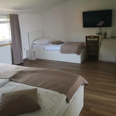 Frühstückspension Vukusic 3*